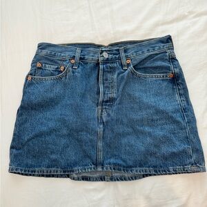 LEVIS JEAN SKIRT SIZE 28